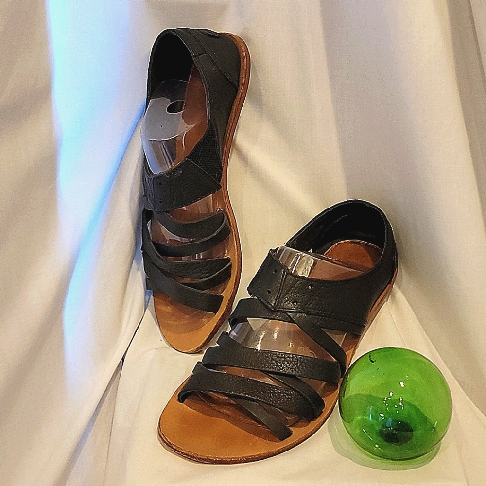 Sorel Lake- Black Leather Sandal